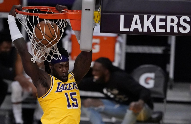 包含里尔训练开放日，冲刺阶段队长鼓劲引欢呼，德甲在即，训练强度明显提升的词条-英雄联盟竞猜